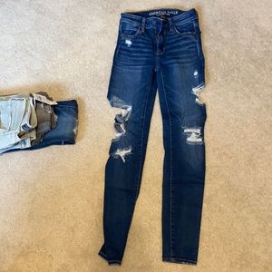 American eagle super stretchy skinny jean with rip
